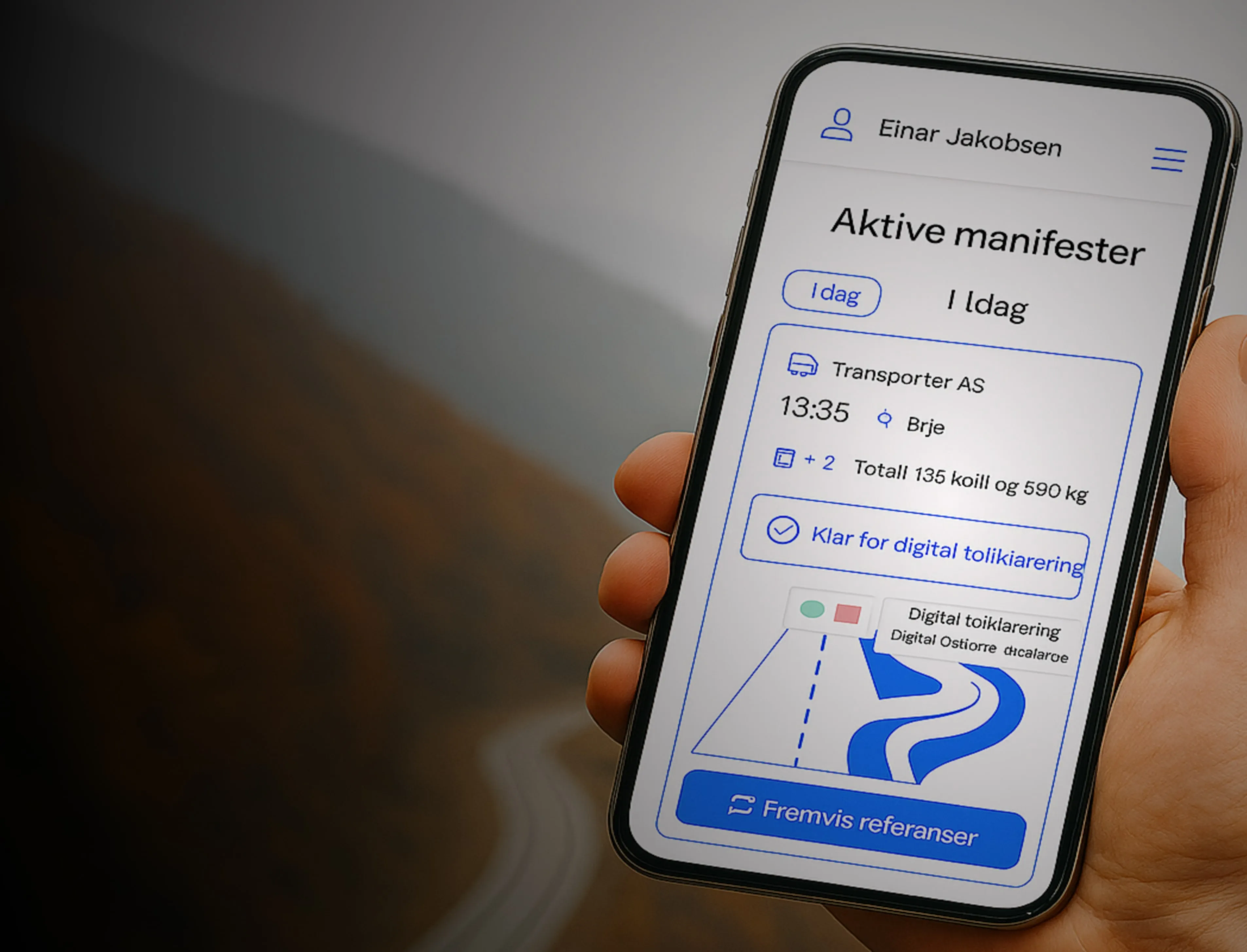 Sjåfør med Skypass-appen som viser aktive manifester.